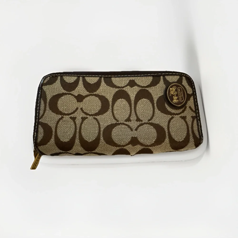 Coach carriage vintage Double Zip Wallet